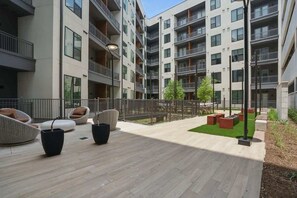 Terrace/patio - 6min to Domain | 12min DT | Balcony + Free Parking (Austin)