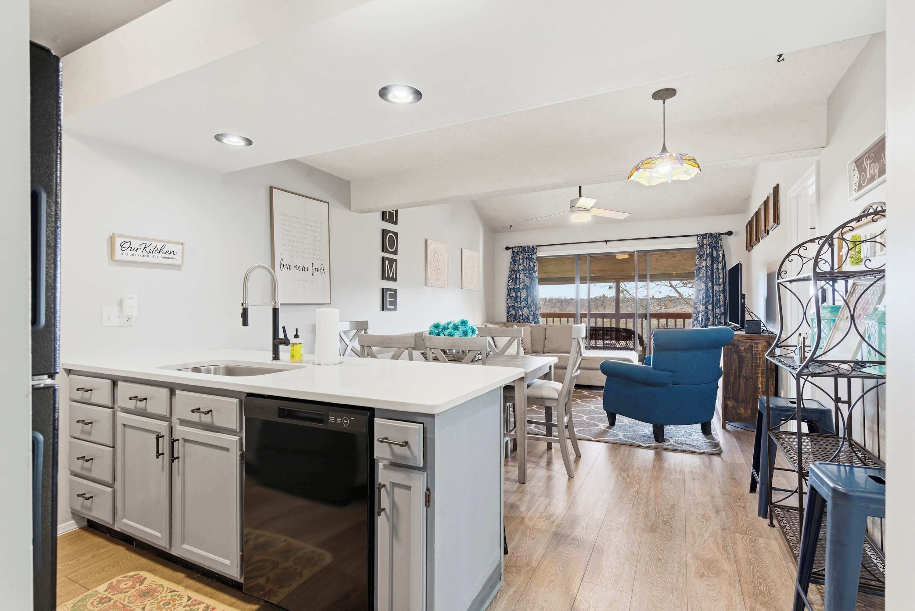 Condo, Multiple Beds, Balcony, Mountain View (Ozark Overlook Escape) | Interior