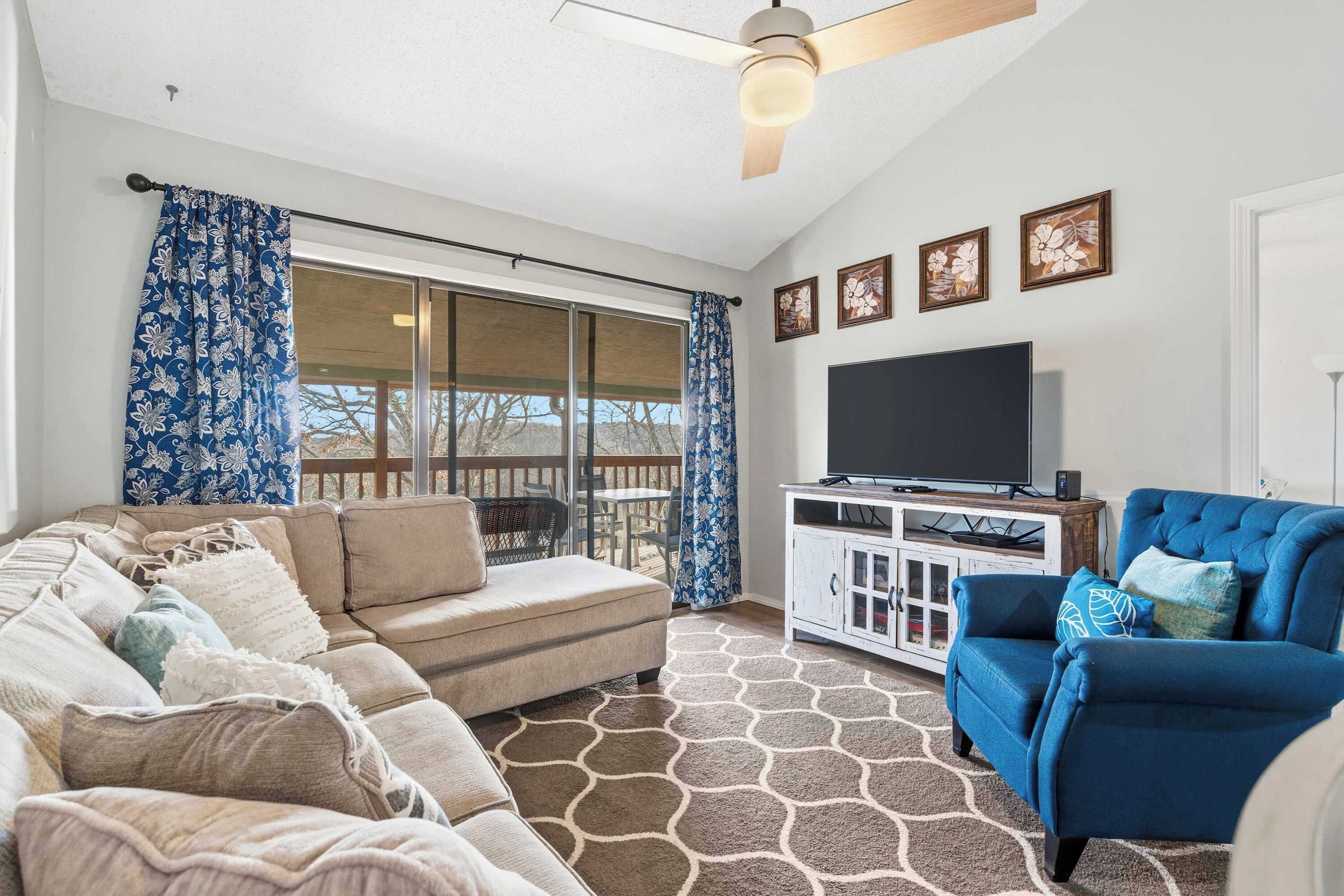 Condo, Multiple Beds, Balcony, Mountain View (Ozark Overlook Escape) | Living area