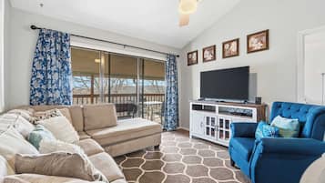 Condo, Multiple Beds, Balcony, Mountain View (Ozark Overlook Escape) | Living area