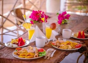 Desayuno a la carta (USD 10 por persona)