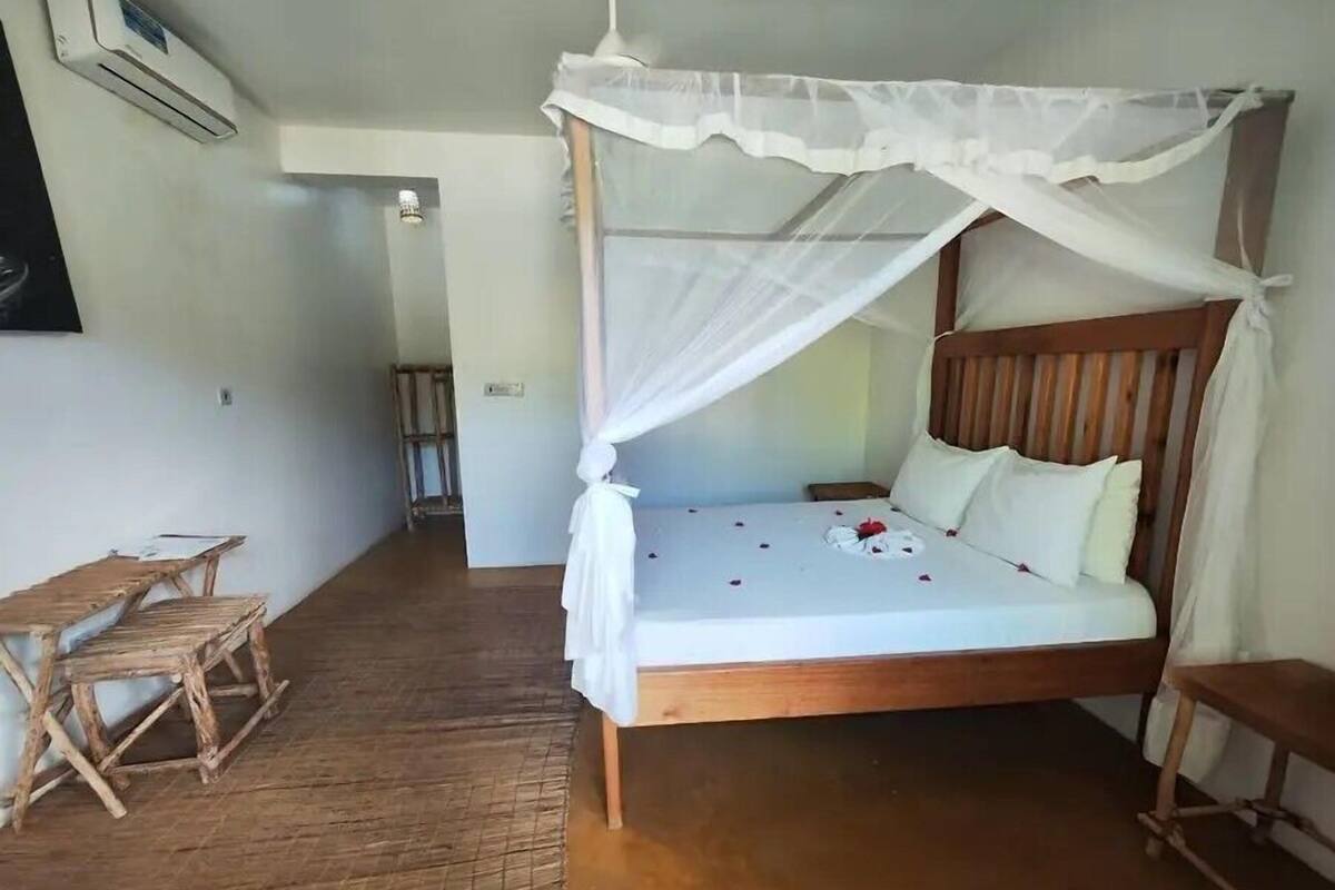 Habitación Deluxe con 1 cama matrimonial o 2 individuales, vista a la alberca | Escritorio, espacio para trabajar con laptop y wifi gratis