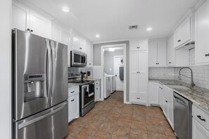 Microwave, oven, stovetop, dishwasher - Hill Country Escape • Hot Tub• near Main St and Wineries (Fredericksburg)