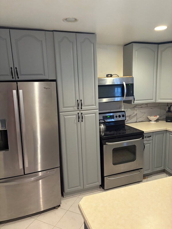 Private kitchen - Tranquil 4-bedroom house in welcoming Poughquag neighborhood (Poughquag)