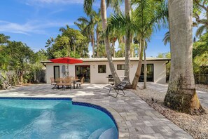 Outdoor pool, a heated pool - Cute 3 Bedroom 2 Bathroom Pool Home (Hollywood)