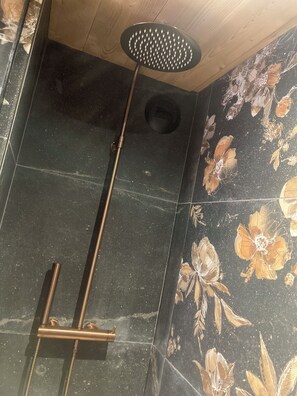 Shower, towels, soap, toilet paper - Charming, cosy studio near village center and ski slopes (Praz-sur-Arly)