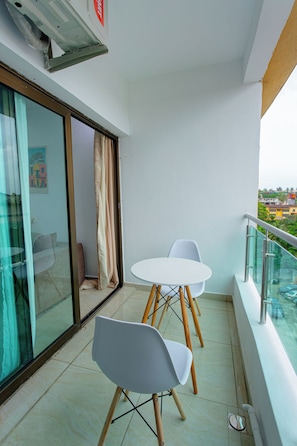 Outdoor dining - Comfortable 2 bedrooms + Pool - 5min from Vallon (Abidjan)