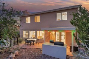 تناول الطعام بالخارج