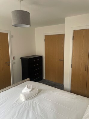 Deluxe Apartment, 2 Bedrooms, Non Smoking, Courtyard View | Blackout drapes, iron/ironing board, free WiFi - Maison 109 Suite (Glasgow)