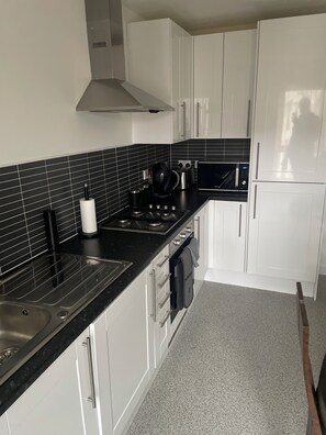 Deluxe-íbúð - 2 svefnherbergi - reyklaust - útsýni yfir port | Einkaeldhús | Ísskápur í fullri stærð, örbylgjuofn, bakarofn, eldavélarhellur