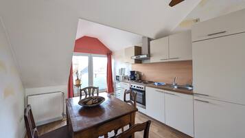 Standard-Studiosuite | Eigene KĂŒche | Hochstuhl