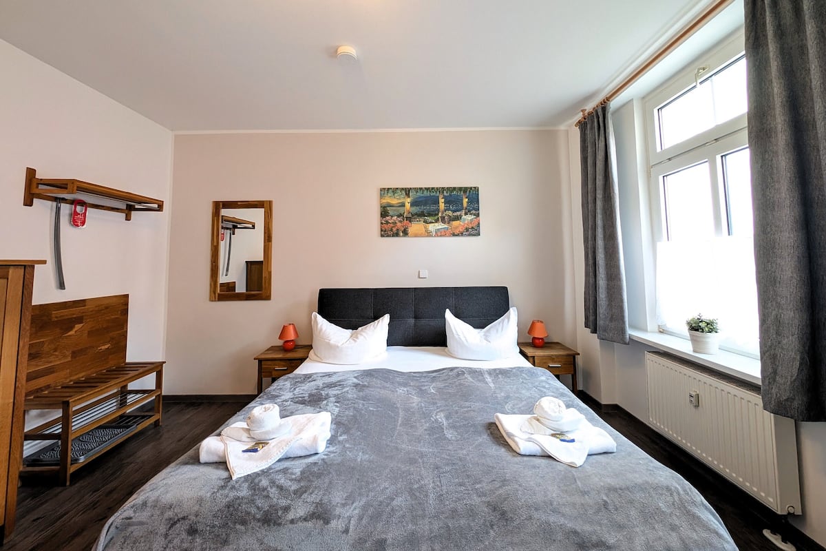 Standard-Doppelzimmer, Blick auf den Innenhof | Verdunkelungsvorhänge, kostenloses WLAN