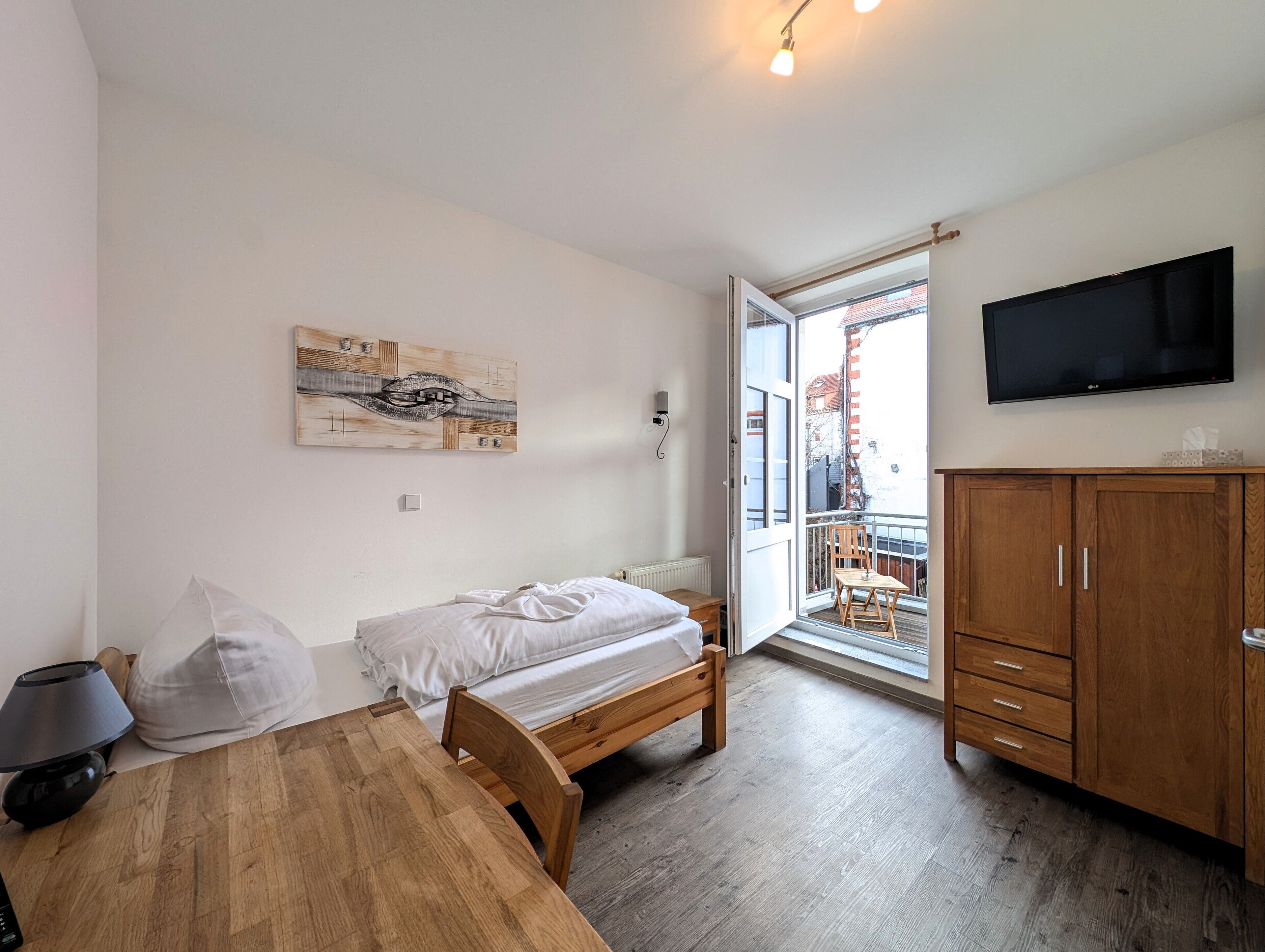 Standard-Einzelzimmer, Blick auf den Innenhof | Verdunkelungsvorhänge, kostenloses WLAN