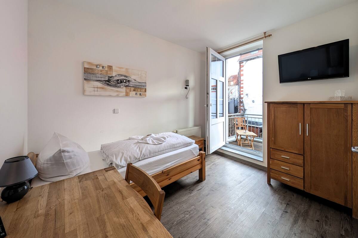 Habitació individual estàndard, vistes al pati | Cortines opaques i wifi gratuïta 
