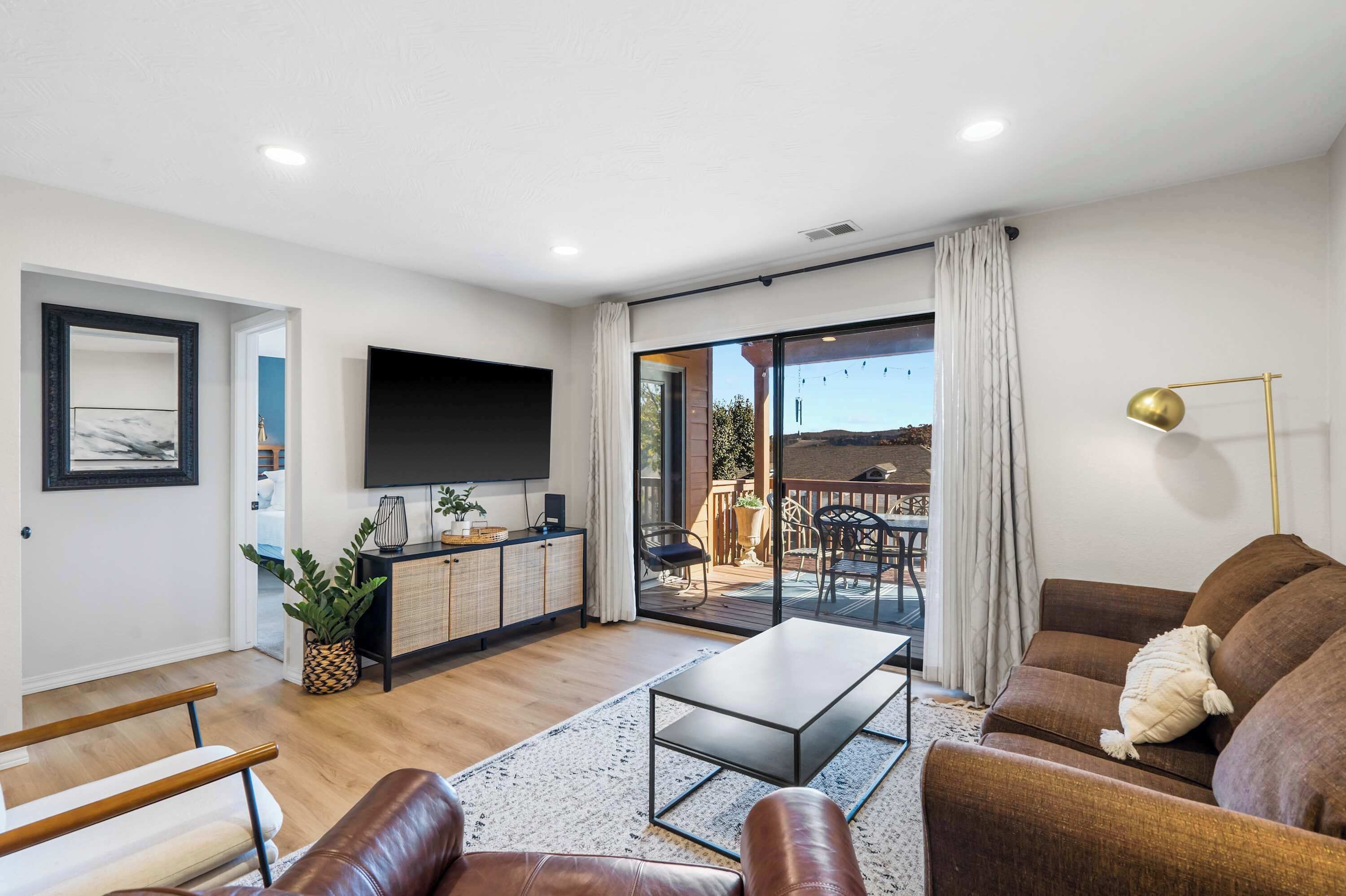 Condo, Multiple Beds, Balcony, Garden View (Avondale Hideaway) | Living area