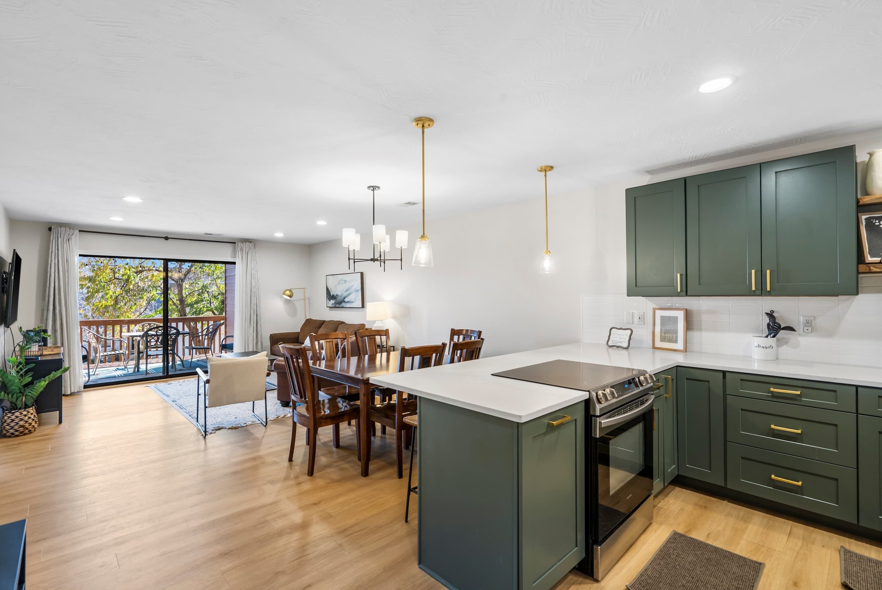 Condo, Multiple Beds, Balcony, Garden View (Avondale Hideaway) | Private kitchen
