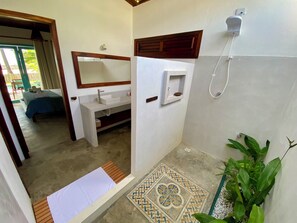 Toallas, jabón, papel de baño 