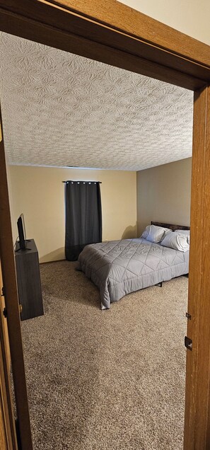 WiFi, bed sheets - 3-bedroom house in lancaster. (Lancaster)