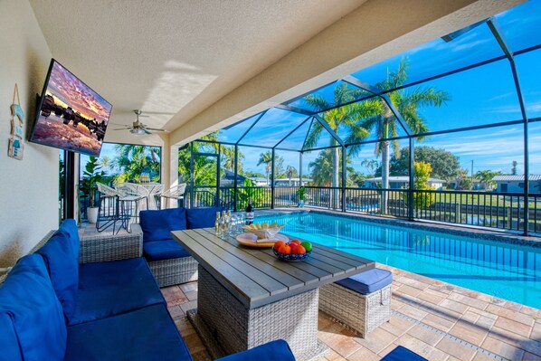Outdoor dining - Villa Sunny Dream - New Villa - perfect for families and boaters (Cape Coral)