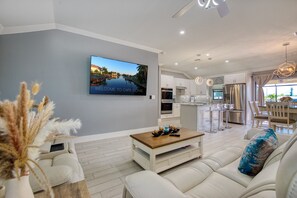 Living area - Villa Sunny Dream - New Villa - perfect for families and boaters (Cape Coral)