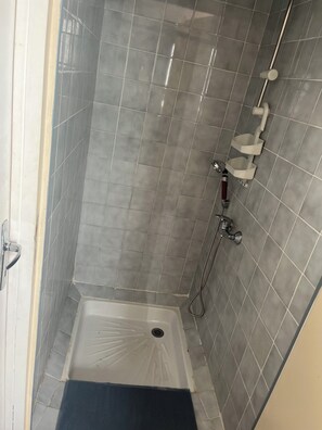 Toallas y papel de baño 