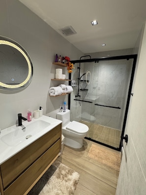 Shower, hair dryer, towels, soap - Cozy apartment in DownTown Punta Cana. Amazing location (Punta Cana)