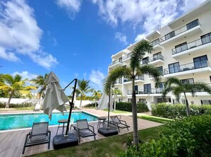 Outdoor pool - Cozy apartment in DownTown Punta Cana. Amazing location (Punta Cana)