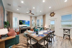 Dining - Heated Pool~Walk to Beach~Pets! (Port Aransas)