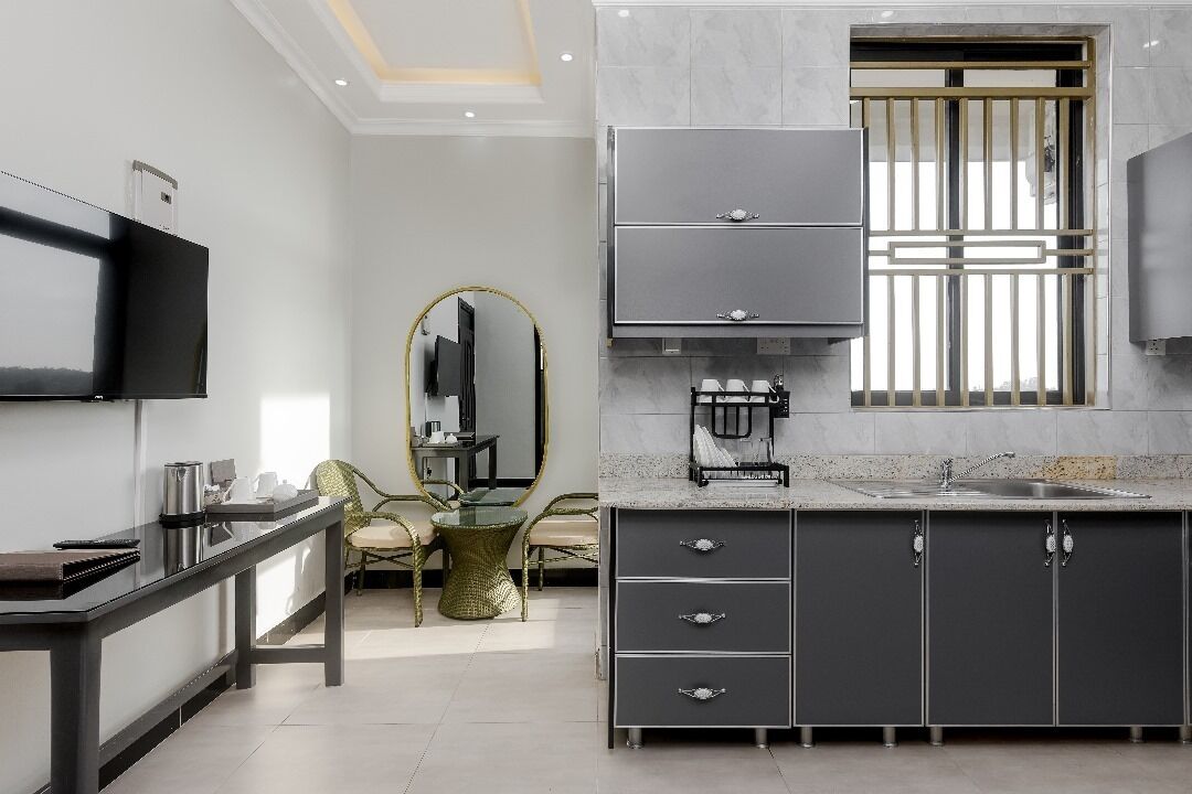 Phòng đơn tiện nghi đơn giản, ban công, quang cảnh thành phố | Khu phòng khách