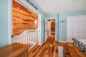 3 bedrooms, desk, iron/ironing board, travel cot