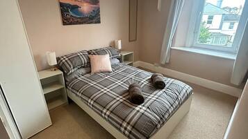 Iron/ironing board, WiFi, bed sheets