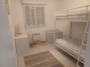 2 habitaciones, tabla de planchar con plancha y wifi gratis 