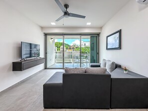 Living - Prime Downtown 1 BR w/ Rooftop Infinity Pool (Isla Mujeres)