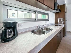 Fridge, microwave, stovetop, coffee/tea maker - Prime Downtown 1 BR w/ Rooftop Infinity Pool (Isla Mujeres)