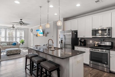 Old Canal Getaway - Stay for 6