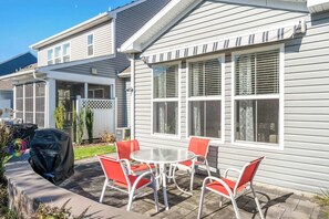 BBQ/picnic area - Old Canal Getaway - Stay for 6 (Millville)