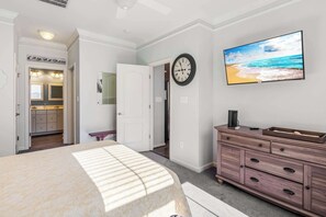 Maison mitoyenne, plusieurs lits, patio, vue jardin (Old Canal Getaway) | 3 chambres, décoration personnalisée, ameublement personnalisé