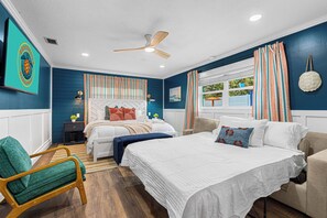 4 bedrooms, WiFi, bed sheets - NEW! Pool, Mini Golf, Splash Pad, Track, Sleeps 21 (Bradenton)