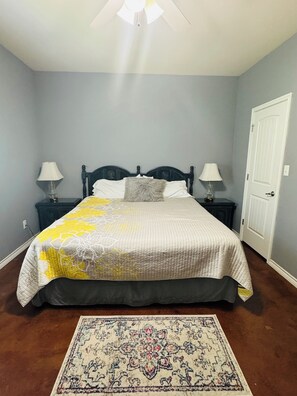 Iron/ironing board, WiFi, bed sheets - North Padre Island Beautiful POOL View Fully Furnished Condo For Lease! (Corpus Christi)