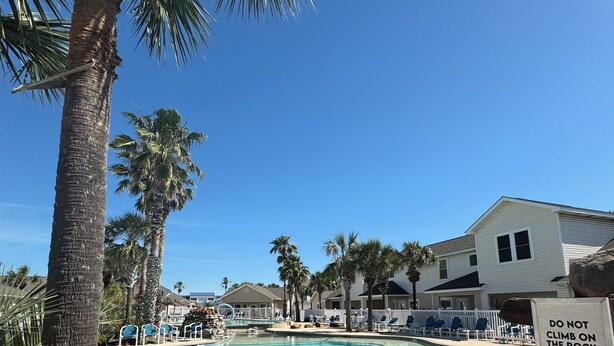 Pool - North Padre Island Beautiful POOL View Fully Furnished Condo For Lease! (Corpus Christi)