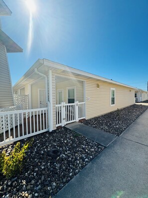 Exterior - North Padre Island Beautiful POOL View Fully Furnished Condo For Lease! (Corpus Christi)