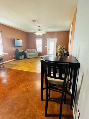 Interior - North Padre Island Beautiful POOL View Fully Furnished Condo For Lease! (Corpus Christi)