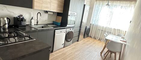 Fridge, oven, dishwasher, coffee/tea maker