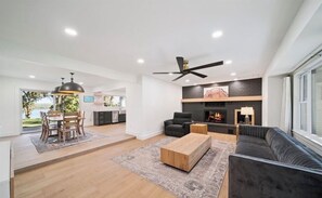 TV, fireplace - Quiet location on Lake Hudson.  Waterfront, large dock with slip, (PRYOR)
