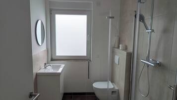 Dusche, Handtücher, Toilettenpapier