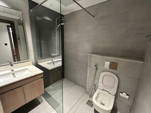 Standard Shared Dormitory, Mixed Dorm, City View | Bathroom | Free toiletries, towels - Luxury Hostel Bedspace in Downtown (Dubai)