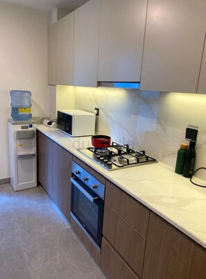 Standard-yhteismajoitus, sekamajoitus, kaupunkinäköala | Jaetut keittiötilat | Jääkaappi, mikroaaltouuni, uuni