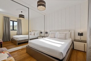 Bügeleisen/Bügelbrett, Reisekinderbett, kostenloses WLAN, Bettwäsche