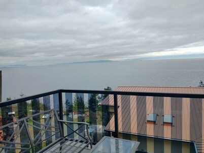 Breathtaking views overlooking the Georgia Strait and Coastal Mountains!