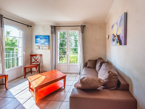 Living area - D. de Camiole M Ndeg105 - 4P8 (Callian)